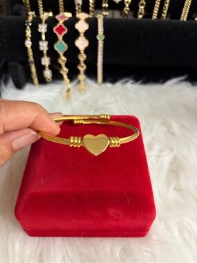 Gold Heart Cable Bangle Bracelet - Women Jewelry
